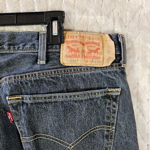 Levis 501 Jeans Mens 46x32 Black Button Fly Cotton Classic Minimal Staple - Picture 10 of 10